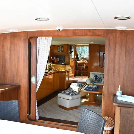 Affitta Yacht Di Lusso 리포스토