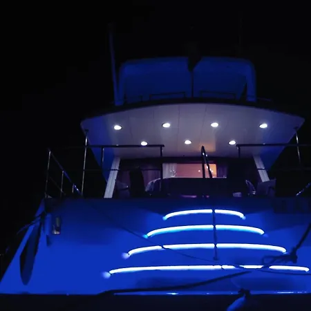 Affitta Yacht Di Lusso 아파트 리포스토