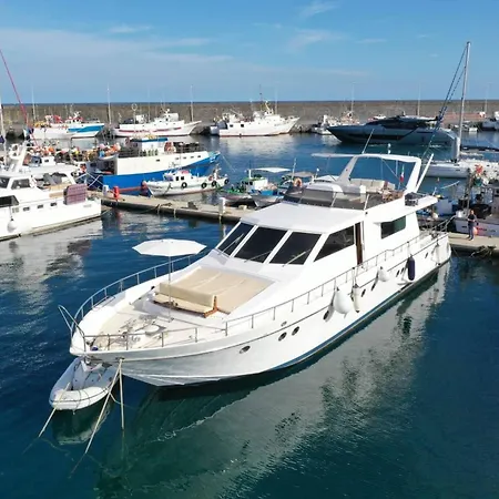 Affitta Yacht Di Lusso 리포스토