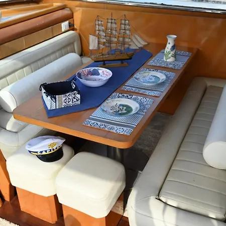 Affitta Yacht Di Lusso 아파트