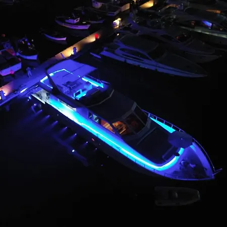 Affitta Yacht Di Lusso 아파트 리포스토