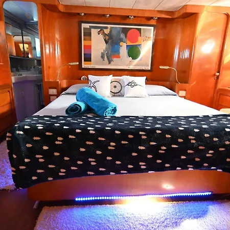 아파트 Affitta Yacht Di Lusso 리포스토