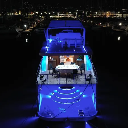 Affitta Yacht Di Lusso 아파트 *