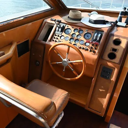 아파트 Affitta Yacht Di Lusso 리포스토