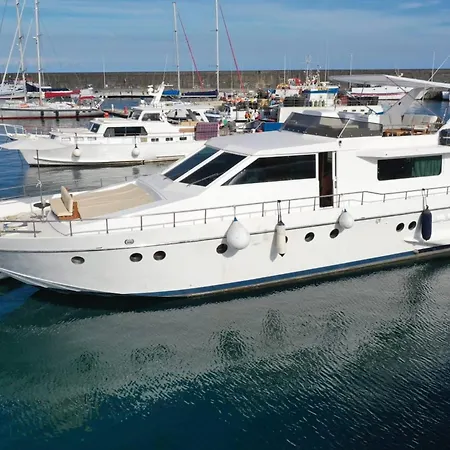 Affitta Yacht Di Lusso 리포스토