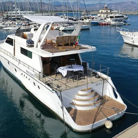 Affitta Yacht Di Lusso * 리포스토
