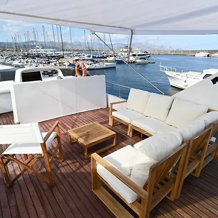 아파트 Affitta Yacht Di Lusso 리포스토